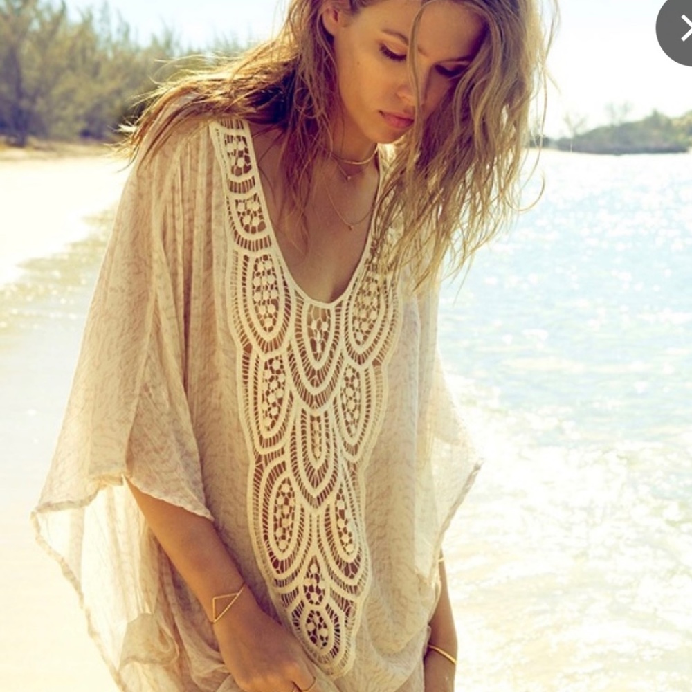 NWT EBERJEY Isadora Beautiful beach cover-up.